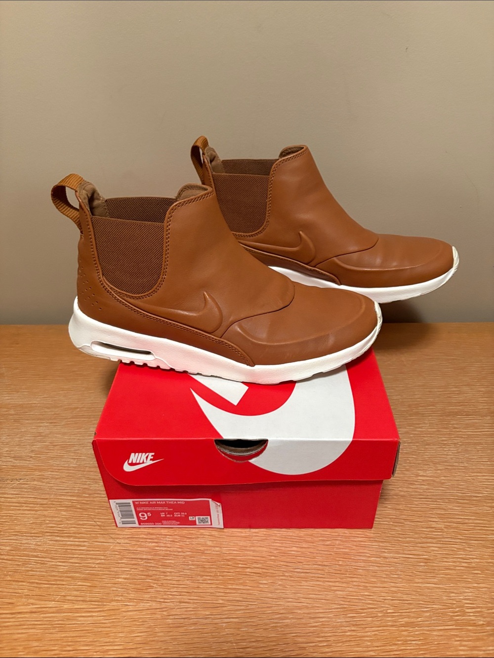 Nike Airmax Thea Mid women’s size 9.5 brown color excellent condition in